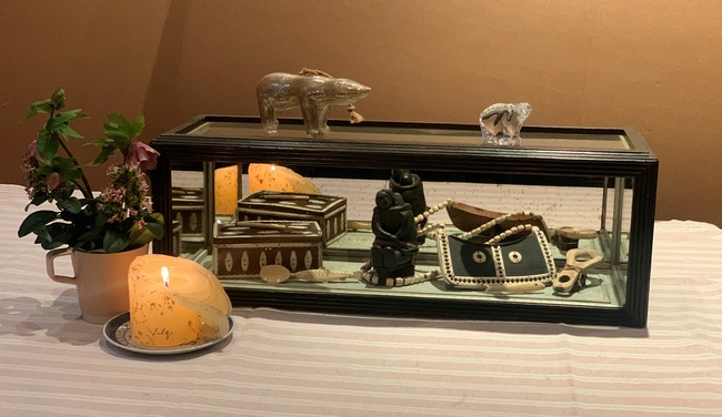 Display Cases, Cabinets & Treasure Boxes 